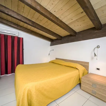 Locazione Turistica Rosburgo-11 *